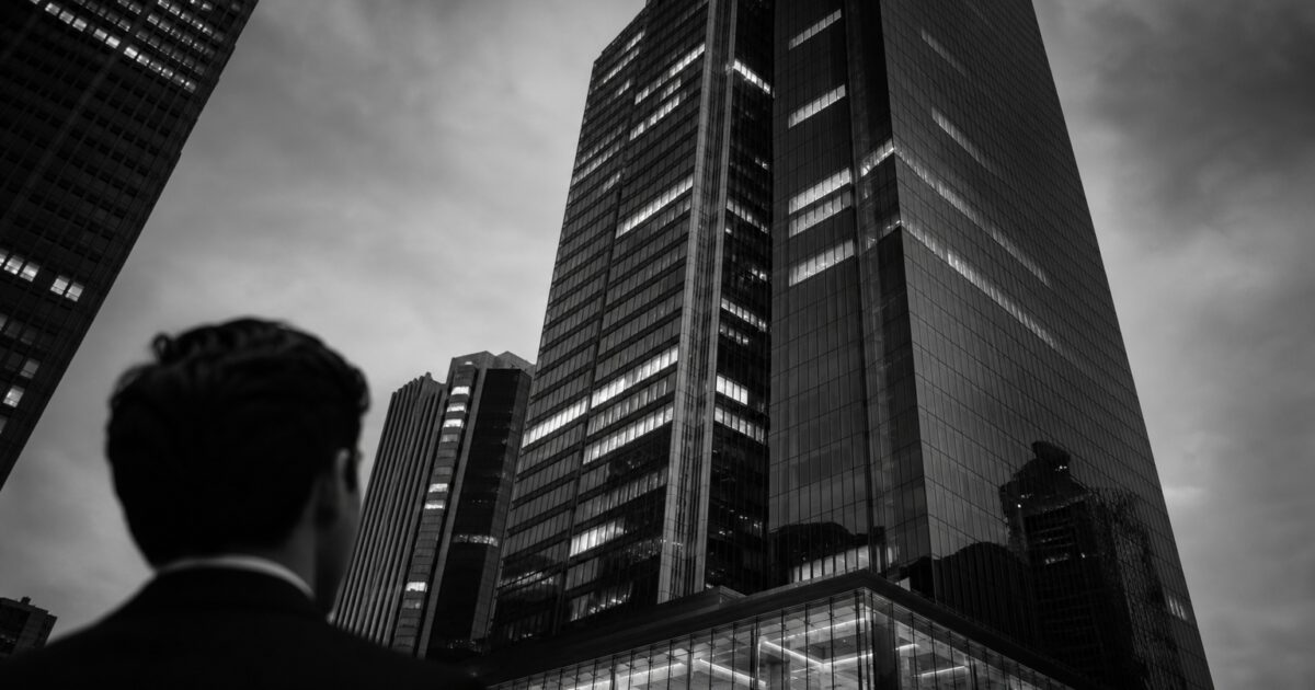 Coinbase Becomes First U.S. Exchange to Win Global Perps Approval