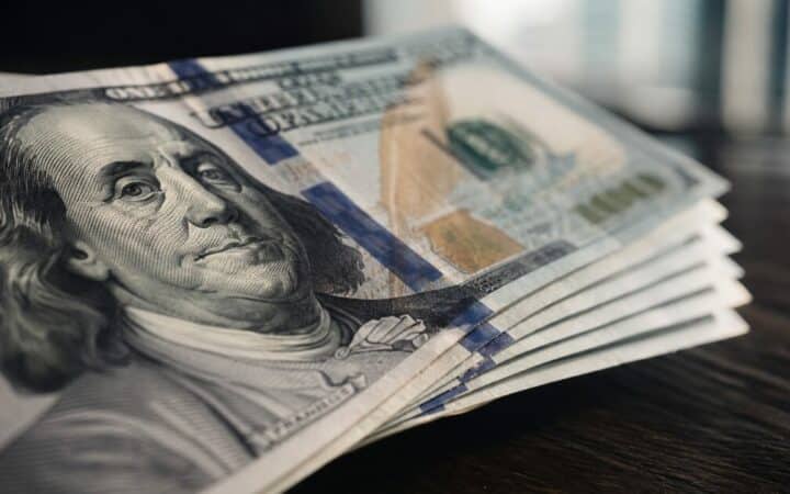 U.S.-Iran Strikes Freeze Dollar as Crypto Traders Eye Safe-Haven Flows