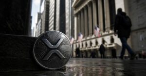 XRP Stuck Below $1.55 as Bulls and Bears Fight Over Key Levels