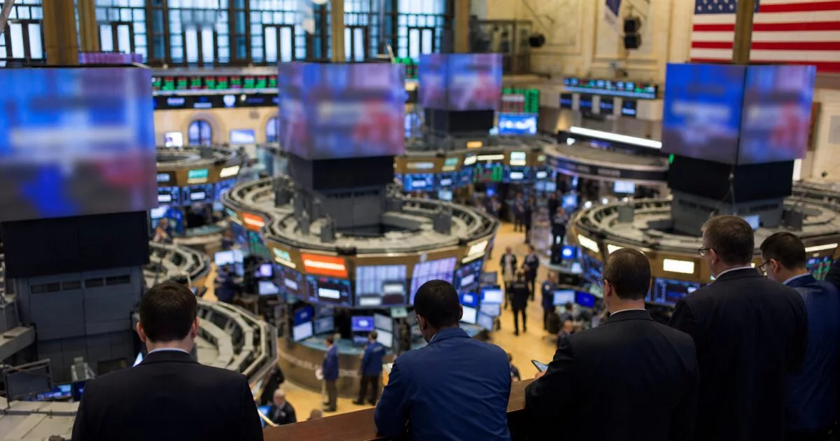 Bitcoin ETF Inflows Signal Institutional Positioning as Prices Hold
