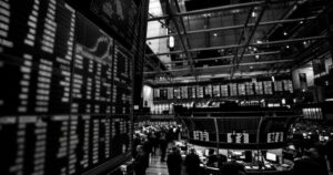 Bitcoin ETF Investors Pull $5.94 Billion Over Six Weeks as Price Hits 21-Month Low