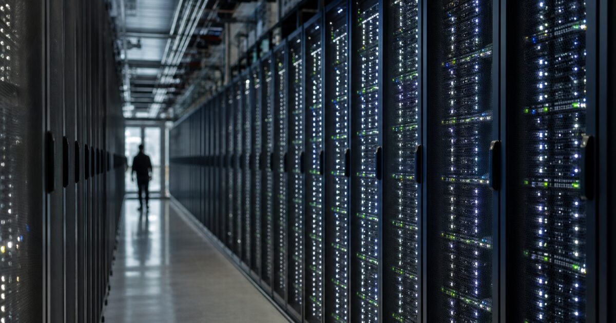 Chainlink Nears 900,000 Holders as LINK Leaves Exchanges in Bulk