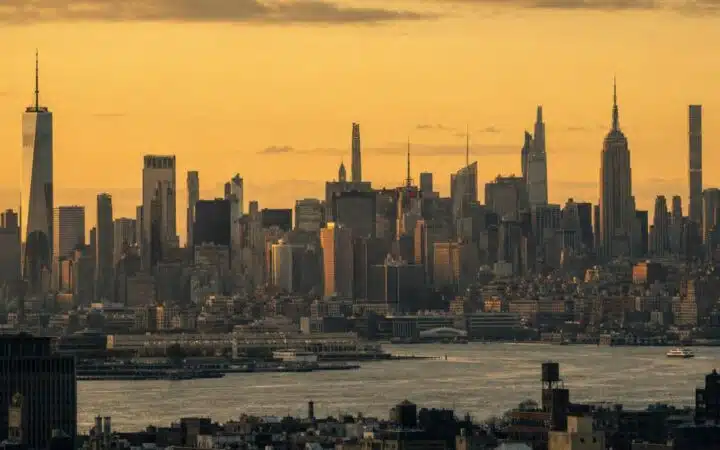 Claude's 85-Minute Public Outage Exposes a Widening Two-Tier Reliability Gap