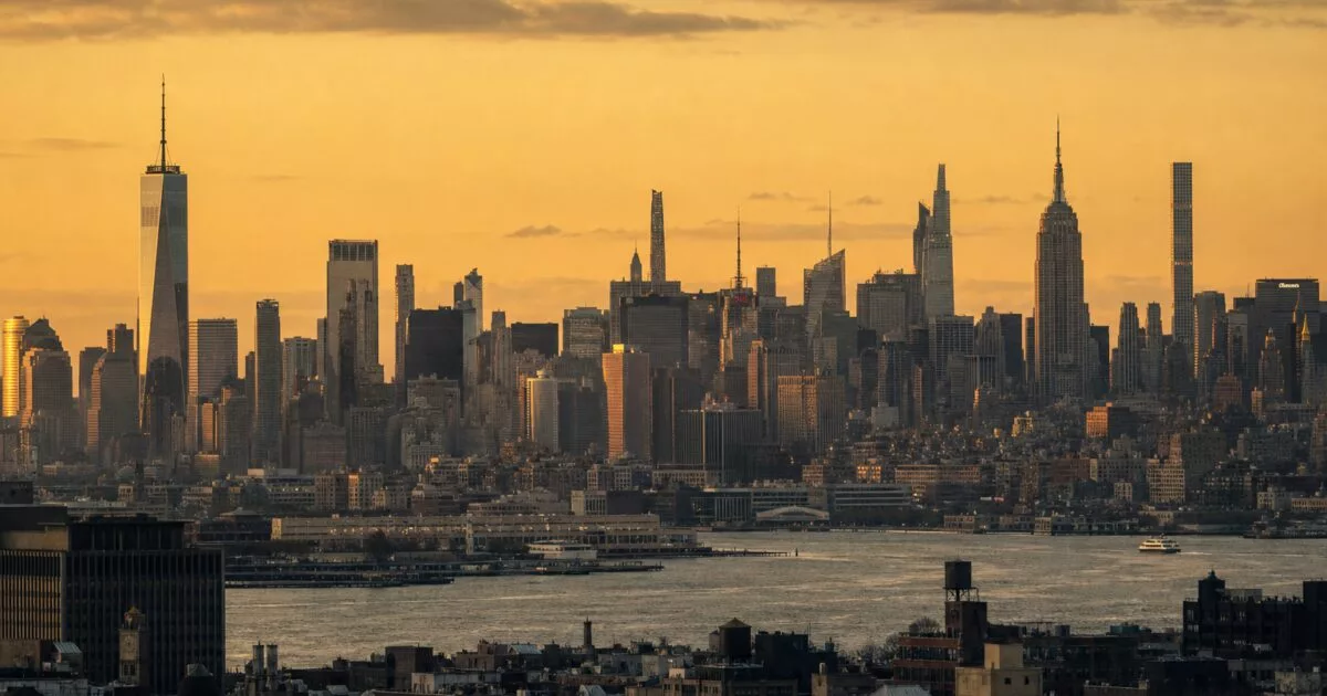 Claude's 85-Minute Public Outage Exposes a Widening Two-Tier Reliability Gap