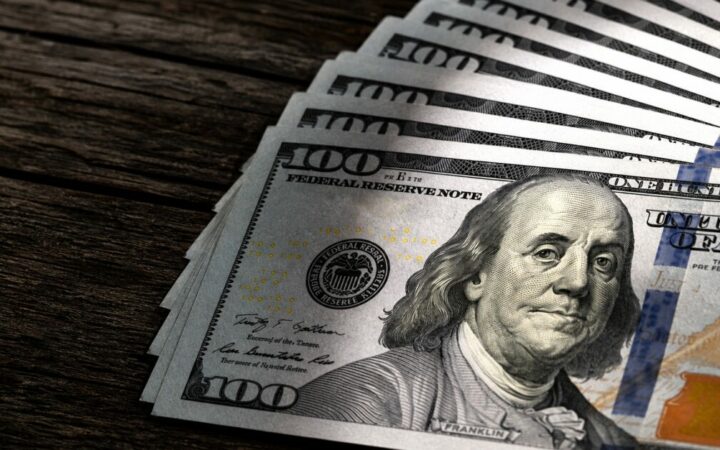 Dollar Climbs as U.S.-Iran Standoff Rattles Currency Markets Worldwide