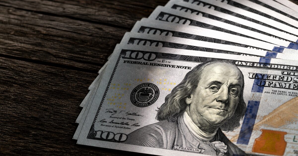 Dollar Climbs as U.S.-Iran Standoff Rattles Currency Markets Worldwide
