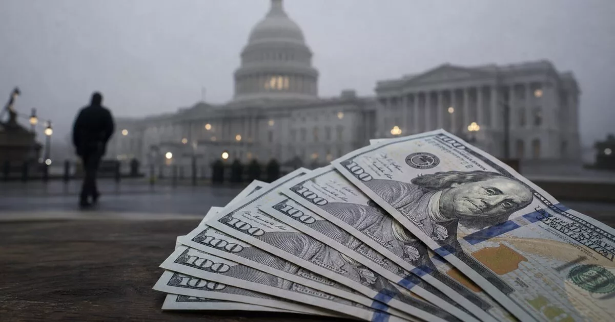 Dollar Index Hits 105.84 as Yen Slides Toward BOJ Intervention Zone