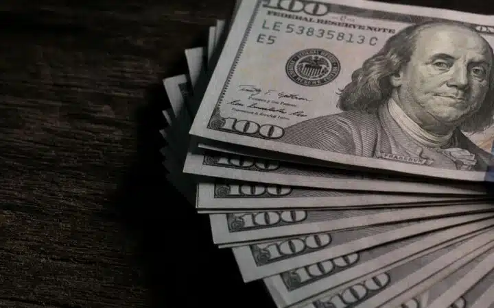 Dollar Slides Toward Weekly Loss as Iran Talks Cool Safe-Haven Demand