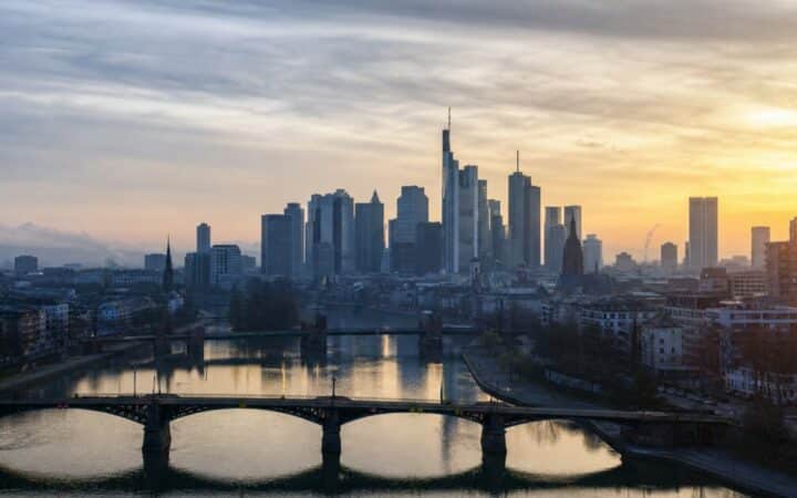 Eurozone Bond Yields Hit 3-Month Low as ECB Faces Slowdown Pressure