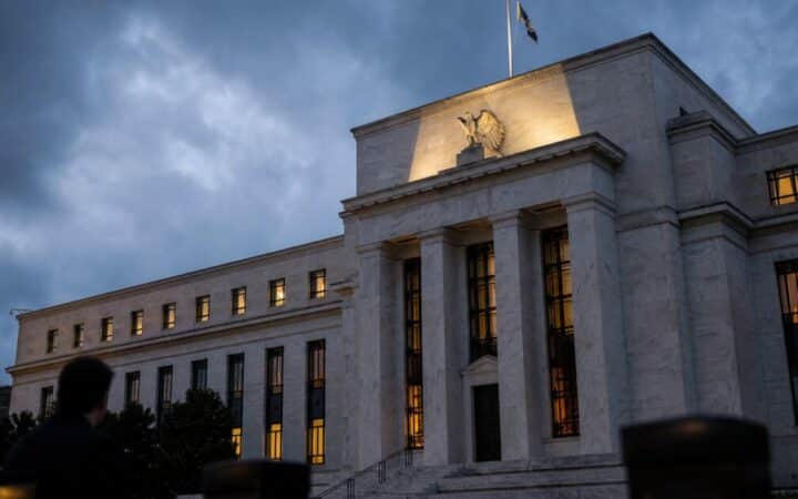 Macro Headwinds Pressure Crypto Amid Fed Uncertainty and Risk-Off Flows