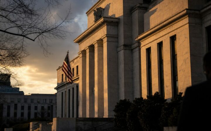 Macro Headwinds Pressure Crypto as Fed Uncertainty Lingers