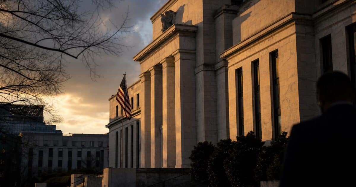 Macro Headwinds Pressure Crypto as Fed Uncertainty Lingers