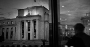 Morgan Stanley Sees Dollar Weakening as Fed Holds Rates, Rattling Currency Traders