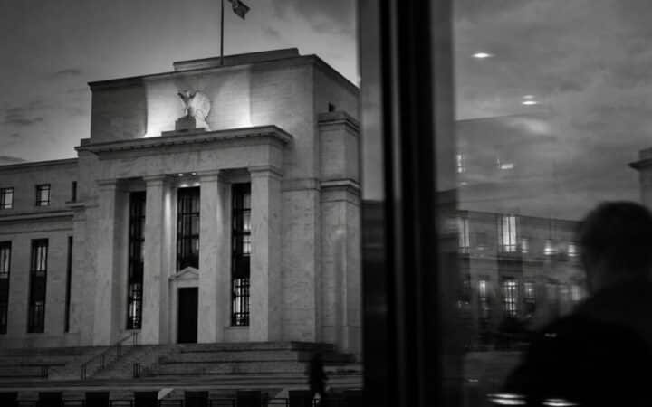 Morgan Stanley Sees Dollar Weakening as Fed Holds Rates, Rattling Currency Traders