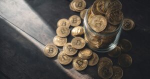 Short-Term Bitcoin Holders Dump 50,000 BTC at a Loss as Capitulation Fears Mount