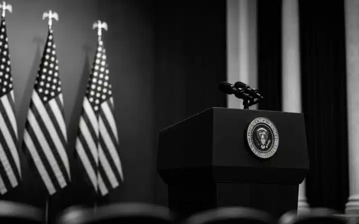 Trump's USD1 Stablecoin Deal Puts $50K UFC Bonuses in Digital Wallets