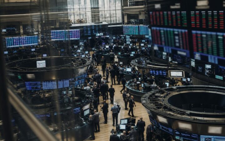 Bitcoin ETF Flows Reveal Cautious Institutional Stance