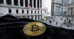 Bitcoin Eyes $500K Pattern as Whale Accumulation Hits February Highs