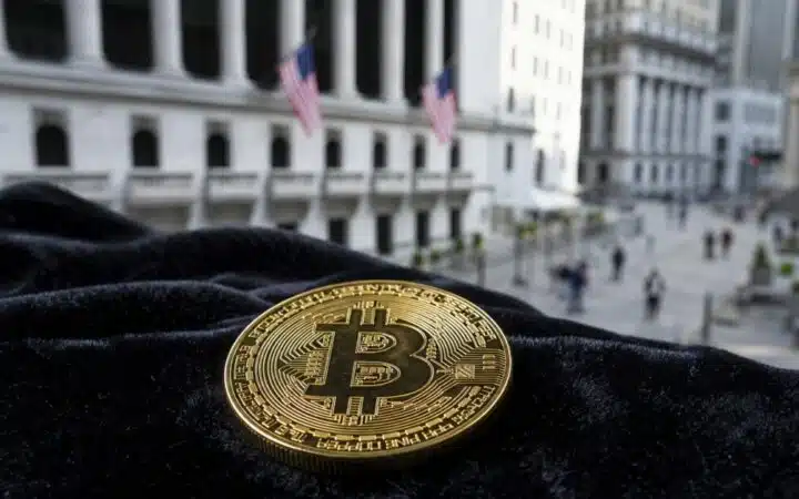 Bitcoin Eyes $500K Pattern as Whale Accumulation Hits February Highs