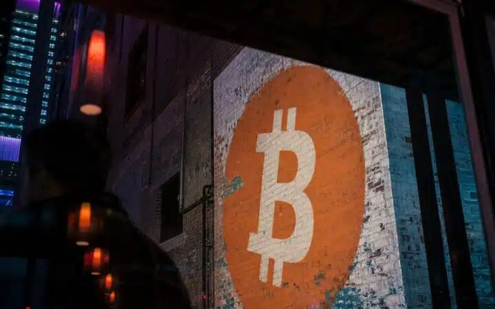 Bitcoin Falls Below $62,500 as US-Iran Tensions Rattle Crypto Markets