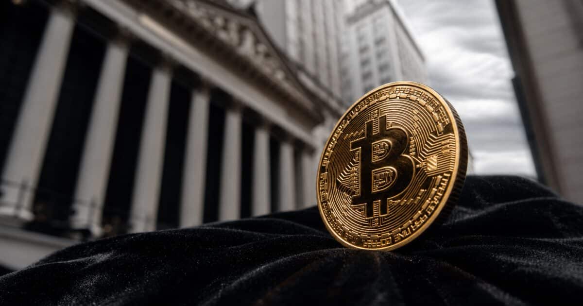 Bitcoin’s Short-Term Holder Cost Basis Falls Below $30,000 Long-Term Level
