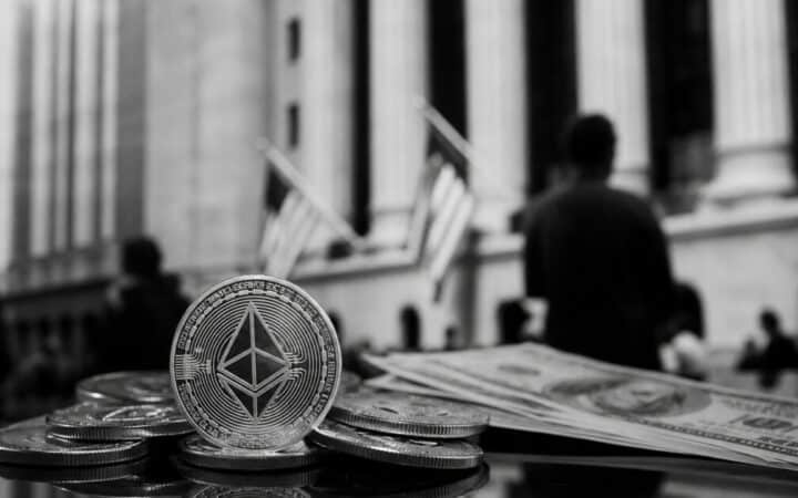 Exodus Cuts 25% of Staff, Lands Benchmark Backing in Stablecoin Pivot