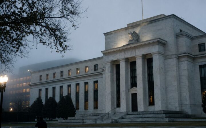Gold Drops 28% From January Peak as Fed Rate Call and ETF Exits Pressure Bulls