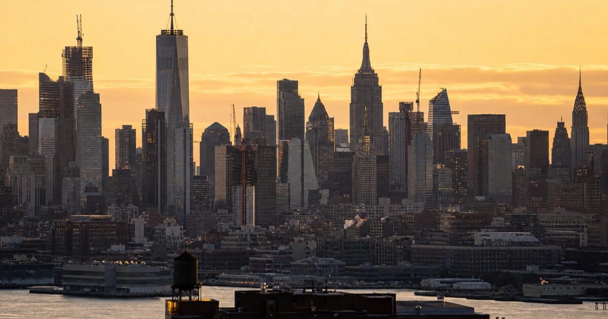 JPMorgan Bets on AI-Managed Crypto ETFs as Wall Street Circles the Sector
