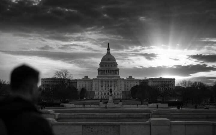 Paul Atkins Soutient le Clarity Act Crypto Avant le Vote du Congrès