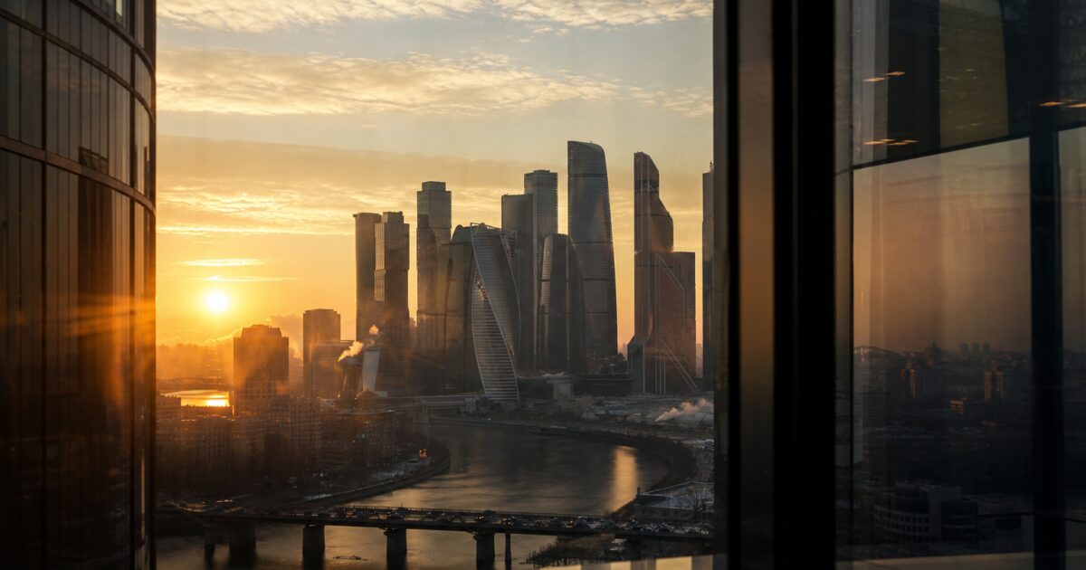 Russia's $3,800 Crypto Cap Squeezes Retail Investors While Freeing Corporate Traders