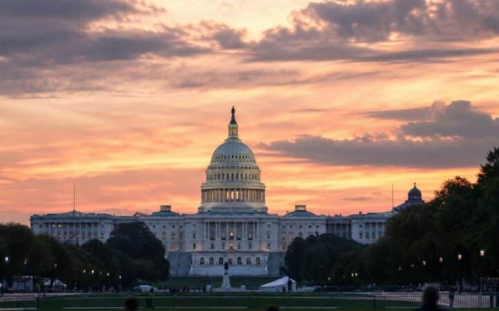 Senator Ron Wyden Fights to Keep Blockchain Developer Shields in Senate Crypto Bill
