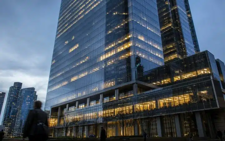 Solana's RWA Holders Top 300,000 as Circle Drops $250M Into Network