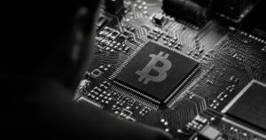 American Bitcoin accumule du Bitcoin en pleine perte trimestrielle, l'action ABTC monte de 5%