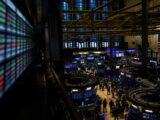 Bitcoin ETF Flows Reveal Institutional Caution as Prices Dip