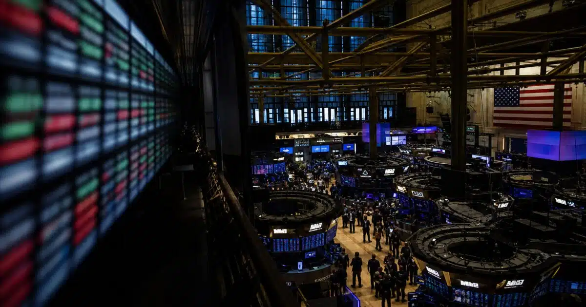 Bitcoin ETF Flows Reveal Institutional Caution as Prices Dip
