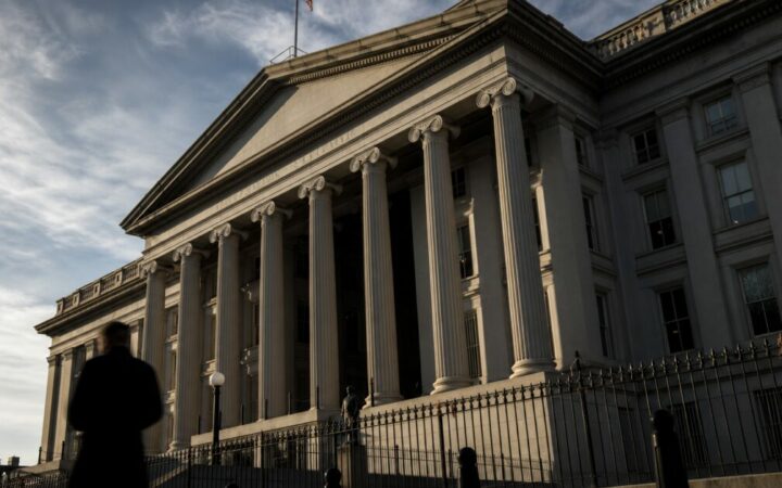 Bitcoin ETF Inflows Hit $517M as Treasury Moves Spark $72K Surge