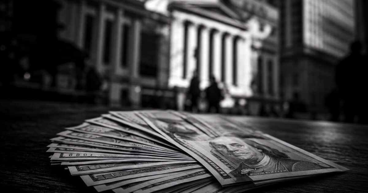 Dollar Drops as Bond Market Calm Pulls Traders Away From Safe-Haven Bets