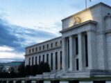 Dollar Drops as Fed Rate Hike Bets Shrink Across Currency Markets