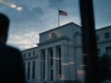 Dollar Holds Near One-Week High as PCE Data Keeps Fed Rate Bets Alive