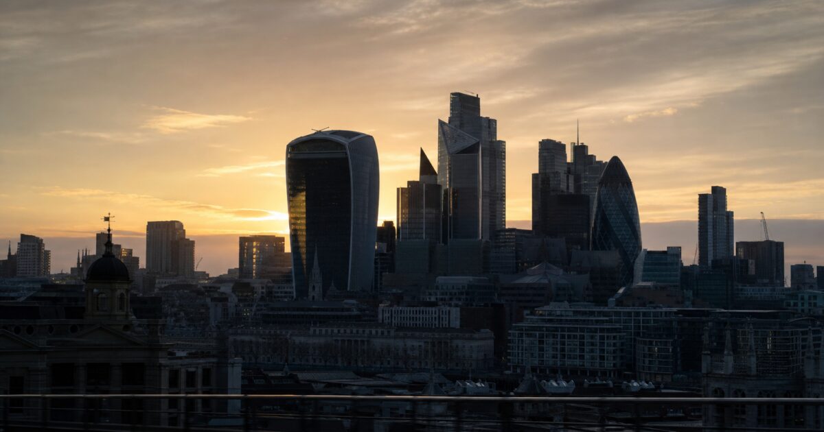 FCA Study: 80% of Young UK Investors Use AI Tools, But Most Think It's Regulated