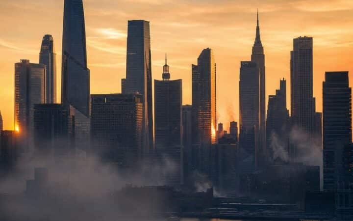 Goldman Sachs Sees Gold Hitting $4,900 as Central Banks Buy 100 Tonnes Monthly