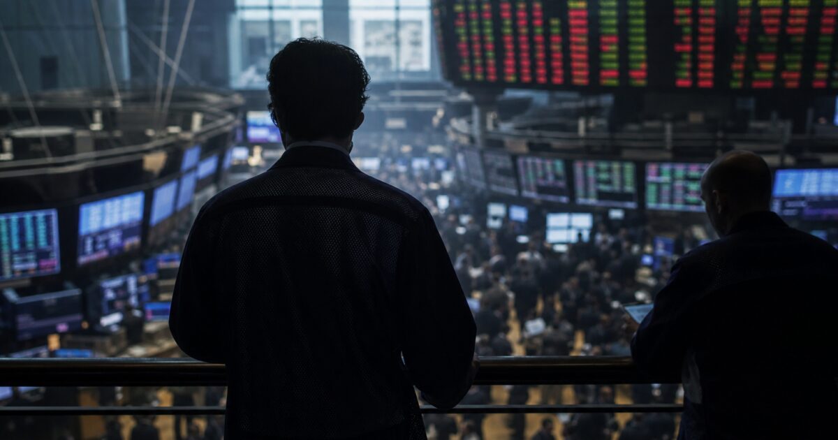 Hyperliquid ETF Inflows Stall as Regulated Rivals Eye the $2–3 Billion DeFi Trading Pool