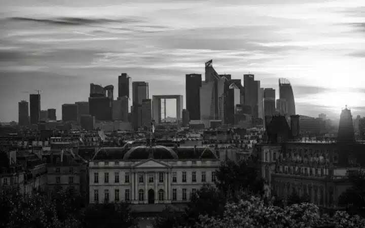 Le Déficit Français Grimpe à 106,8 Milliards d'Euros et Dépasse le Budget de la Défense