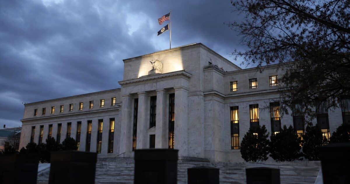 Macro Pressures Guide Crypto Moves in Fed Expectation Climate