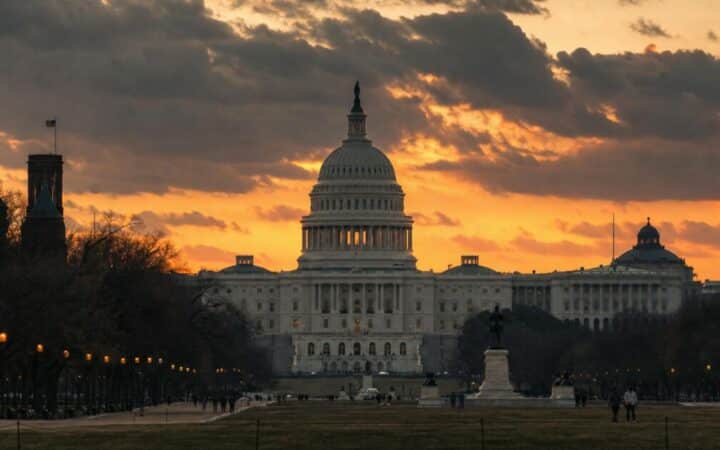 Senate Crypto Bill Stalls Before Recess as Ethics and FBI Push Back