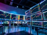 Bitcoin ETFs shed $909 million as Schwab opens crypto trading