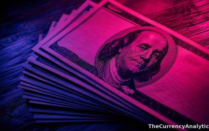 Canadian Dollar Drops as Oil Weakness Wipes Out Early Monday Gains
